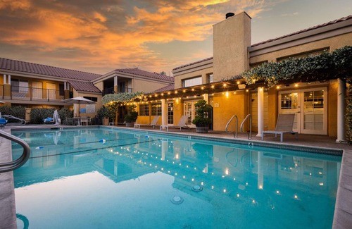 Dixon Hotel | 32 m² Hotel ∙ 127 guests