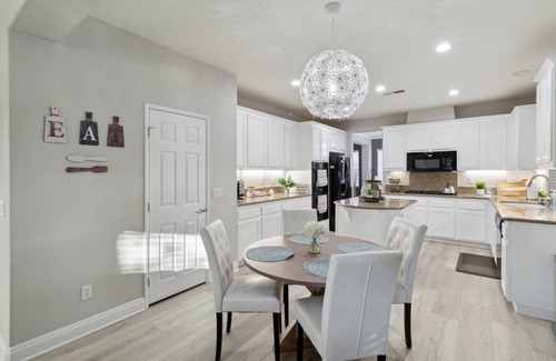 Victorville House | 325 m² House ∙ 5 bedrooms ∙ 14 guests