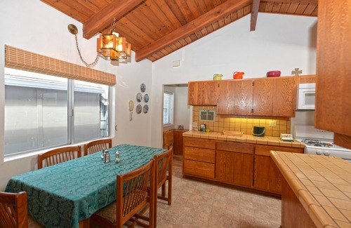 Avalon House | 337CA: Charming 2-bdr Avalon cottage on the flats