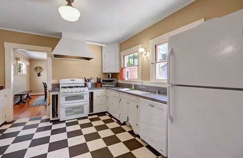Avalon House | 351CA: Sprawling Home, Lots of Outdoor Space, Min Away from Beach