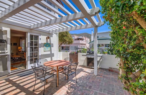 Avalon House | 351CA: Sprawling Home, Lots of Outdoor Space, Min Away from Beach