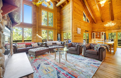 Groveland Cabin | 372 m² Cabin ∙ 6 bedrooms ∙ 22 guests