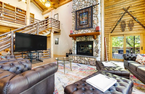 Groveland Cabin | 372 m² Cabin ∙ 6 bedrooms ∙ 22 guests
