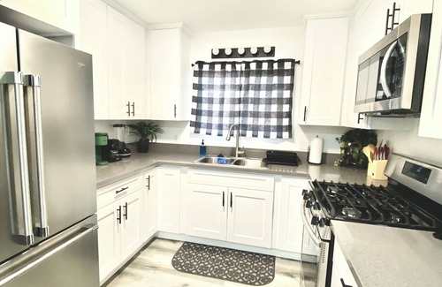 Mojave House | 3Bed 2Bath Home Central Mojave with King bed, WiFi, Remote and Contract workers