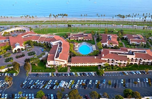 East Beach Hotel | 4-Star Hotel ∙ Hilton Santa Barbara Beachfront Resort