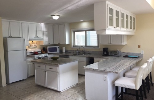 South Mission Beach House | 4BR-2BA, 100ft to sand, deck w/ocean view. Available Thanksgiving &/or December.