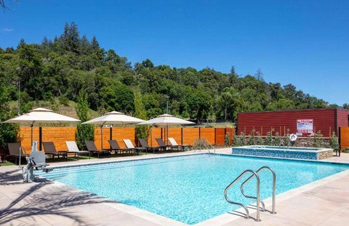 Redwood Valley Hotel | 58 m² Hotel ∙ 4 guests