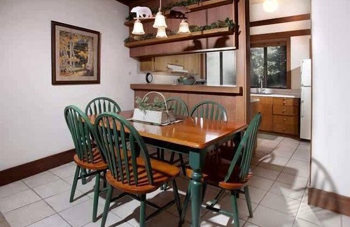 Tahoe Sierra Estates House | 6-8 Miles to Palisades|Alpine|Homewood|Walk to TC