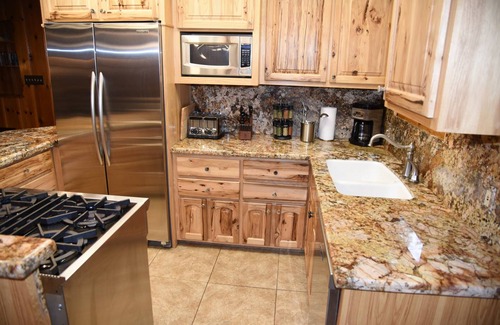North Wawona Cabin | 70 m² Cabin ∙ 2 bedrooms ∙ 6 guests