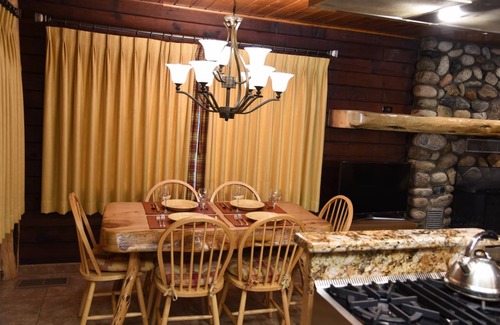 North Wawona Cabin | 70 m² Cabin ∙ 2 bedrooms ∙ 6 guests