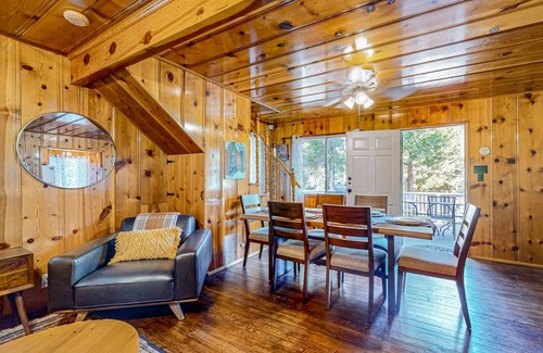 Crestline Cabin | 86 m² Cabin ∙ 1 bedroom ∙ 4 guests