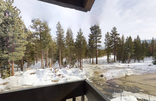 Majestic Pines Condo | 97 m² Condo ∙ 1 bedroom ∙ 4 guests
