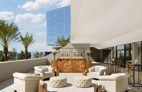 Fox Hills Hotel | 97 m² Hotel ∙ 2 bedrooms ∙ 127 guests