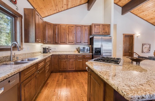 Tahoe Vista House | Agatam by Tahoe Getaways - Hot Tub, Close to Lake, Dogs OK