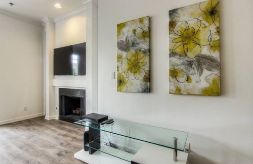 Los Angeles Apartment | Apartment ∙ 2 bedrooms ∙ 4 guests