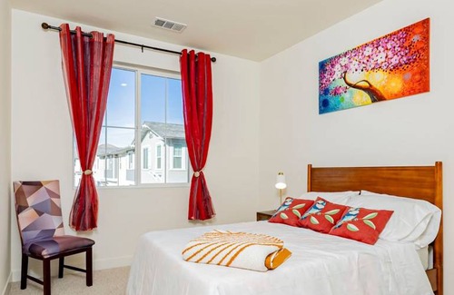 Ontario Apartment | Apartment ∙ 3 bedrooms ∙ 6 guests