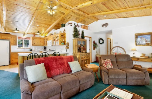 Fox Farm Cabin | Aspen Grove Log Cabin at Big Bear Lake