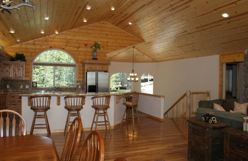 Christmas Valley Cabin | At Home in the Mountains , 7 bdrms 5 baths, Hot tub, Sauna, Steam rm & more