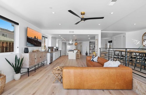 Townsite House | BEACH FRONT BOHO DREAM. Walk to Everything -Great for large Parties LOWER UNIT