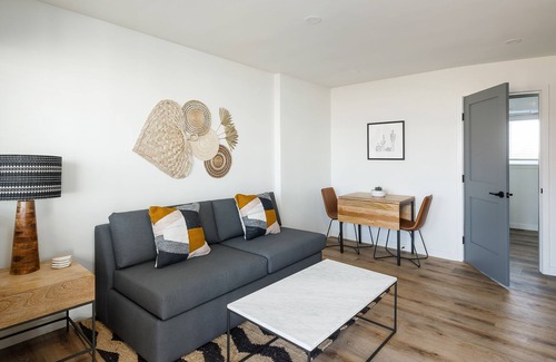 Townsite Condo | Beachside Queen Suite Steps from the Sand (202)