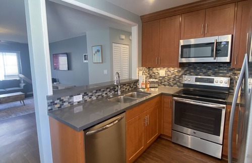 Crown Point Apartment | Beautiful 2 bed 2 bath one block from Mission Bay!