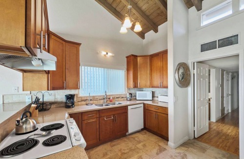 West Newport House | Beautiful oceanfront home on boardwalk! Spacious & upgraded, with endless views!