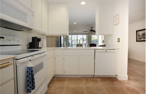 Palm Springs Condo | Beautiful & Spacious, Palm Springs Country Club, Pool, Great Location