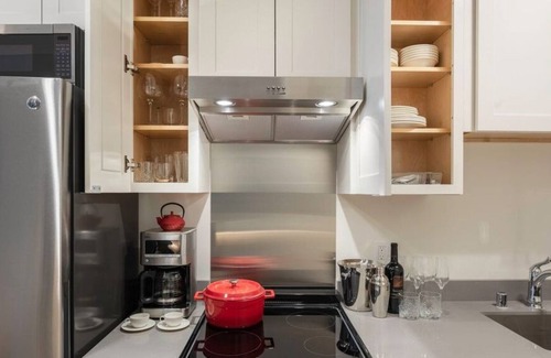 Civic Center Apartment | Beautiful Studio apartment (466386) by Houzlet