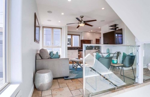 San Diego Apartment | Beautiful Townhome with Rooftop Patio!