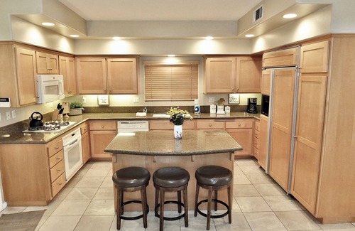 Belmont Shore House | Beauty by the Beach – Stunning 3 BDR for 8, Walk to Beach and 2nd Street!