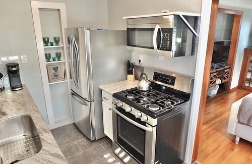 Belmont Heights Apartment | Belmont Boutique Apartment – Chic and Cozy Getaway Under 1 Mile from Beach!