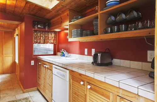 Guerneville Cabin | Bird Watch From Private Spa, Teahouse, Wine Country, Dog Friendly!