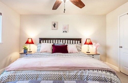 Oakhurst House | Blue Haven Ranchhouse-8 Miles from Bass Lake
