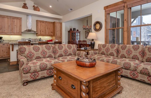 Mammoth Lakes House | Book for Fall! Spacious Townhome on Snowcreek Golf Course! Mountain Views!