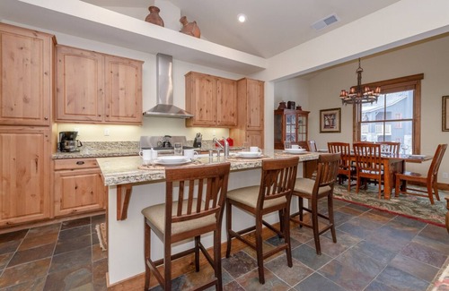 Mammoth Lakes House | Book for Fall! Spacious Townhome on Snowcreek Golf Course! Mountain Views!
