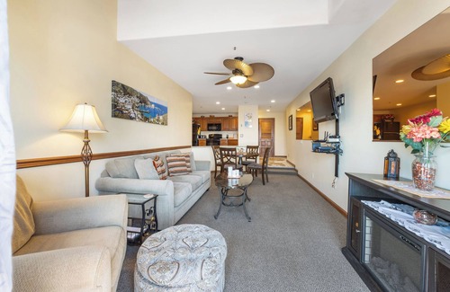 Avalon Condo | Bright & Airy Villa, Panoramic Views from all Rooms, 6-Seat Golf Cart, WIFI