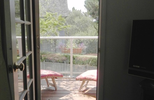 Northwest Carmel Apartment | California Dreamin’ at its best in Carmel California