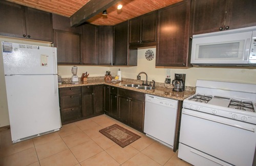 Big Bear House | Cardinal Ridge - Fireplace, Large Deck, Barbecue