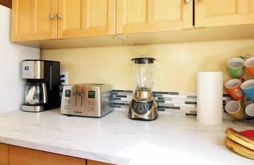 Bridgeview Apartment | Casa California-Spacious - 3 Bdr/Backyard Firepit/Playground/Gaslamp/Zoo/Beach
