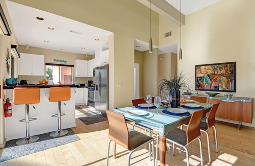 Warm Sands House | Casa Primrose - Central Location, Spectacular Mountain Views, Close to Downtown
