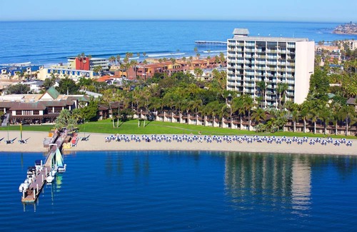 Crown Point Hotel | Catamaran Resort