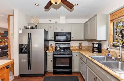 Upper Moonridge Cabin | Charming cabin with hot tub, BBQ, large open deck with amazing views!