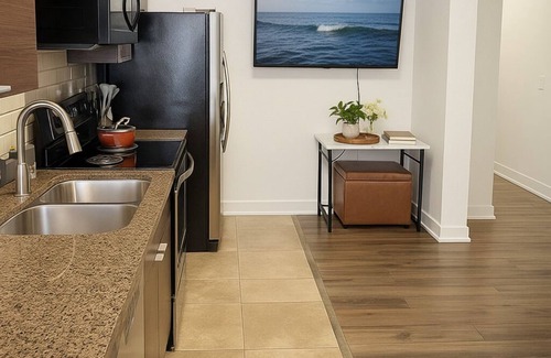 Del Rey Apartment | Charming Studio · Free Parking · Pool · Gym · Hot Tub · BBQ · Workspace