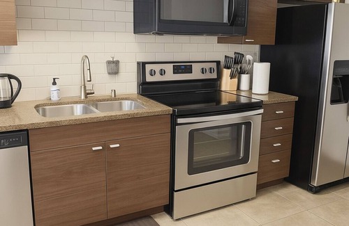 Del Rey Apartment | Charming Studio · Free Parking · Pool · Gym · Hot Tub · BBQ · Workspace