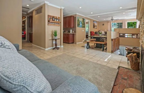 Crestline Cabin | Cheerful 4-bedroom cabin with indoor fireplace