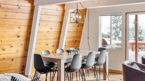 Tahoe Woods House | Chickadee by AvantStay Modern A-Frame Cabin