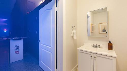 Murrieta Villa | Colina by AvantStay Secluded Mountain Top Oasis w Pool Hot Tub Putting Green