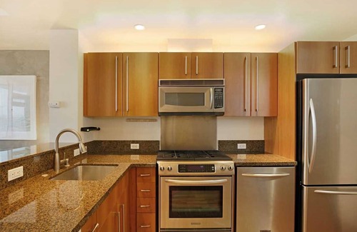 East Village Condo | Comfortable Condo Near Ballpark