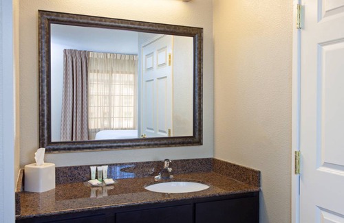 Fairfield Condo | Condo ∙ 2 bedrooms ∙ 6 guests