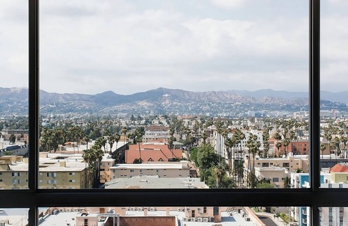 Wilshire Center House | Conveniently To Excellent Transportation! 4 Relaxing Units, Pets Allowed, Pool